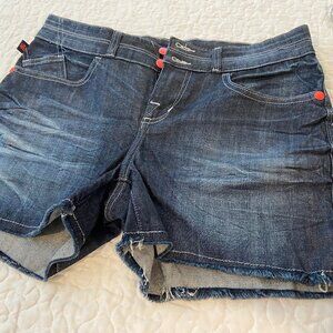 Rock & Republic Women’s Jean Shorts Size 10 Bonnaroo Medium Wash Frayed Hem